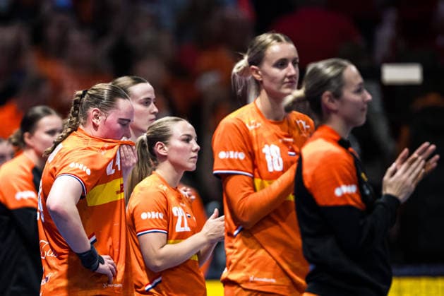 251214 RomÃ e Maarschalkerweerd of Netherlands looks dejected after the IHF Women s World Championship, WM, Weltmeisterschaft bronze medal match between France and Netherlands on December 14, 2025 in Rotterdam. Photo: Joel Marklund BILDBYRAN kod JM JM0757 bbeng handball handboll handball vm handball-vm handbolls-vm ihf handball world championship world handball championship 2025 world championship 2025 bronsmatch bronze medal game frankrike nederländerna france netherlands dam depp Copyright: JOELxMARKLUND BB251214JM025