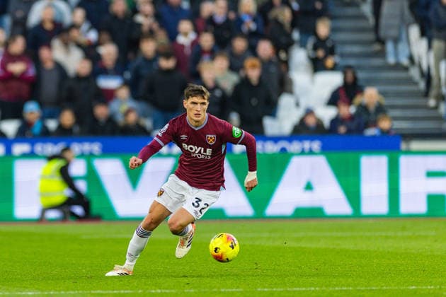 West Ham United v Aston Villa Premier League 14 12 2025. West Ham United midfielder Freddie Potts (32) during the Premier League match between West Ham United and Aston Villa at the London Stadium, London, England on 14 December 2025. London London Stadium England Editorial use only DataCo restrictions apply See www.football-dataco.com , Copyright: xToyinxOshodix PSI-23410-0043