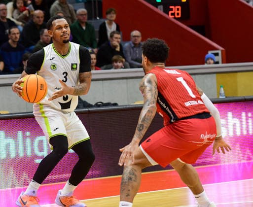 Rayshawn Mart, Daniel Norl 2.Bundesliga Pro A, 12. Spieltag, 46ers, Basketball, Basketball Saison 2025 2026, BBL, Deutschland, Gießen 46ers BBC Bayreuth, Gießen in rot, Herren, Bayreuth weiß