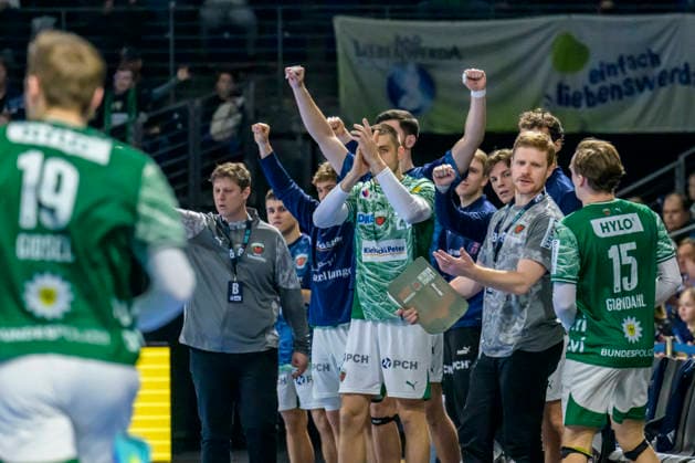 f.l.t.r.: celebreting the goal, joy, jubilation, cheering, GER, Berlin, Handball, Fuechse Berlin vs. HSG Wetzlar, DAIKIN Handball Bundesliga, at the Max Schmeling Halle, December 14, 2025,f.l.t.r.: GER, Berlin, Handball, Fuechse Berlin vs. HSG Wetzlar, DAIKIN Handball Bundesliga, at the Max Schmeling Halle, December 14, 2025, Copyright: HMBxMedia UwexKoch