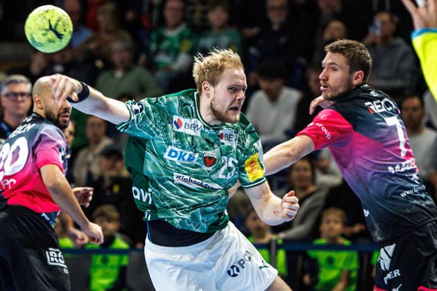 Berlin, 14.12.25, Handball: Bundesliga, Fuechse Berlin - HSG Wetzlar, 17. Spieltag, Max-Schmeling-Halle. Matthes Langhoff (Füchse Berlin) wirft den Ball auf das Tor. Fuechse Berlin - HSG Wetzlar