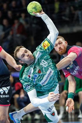 Berlin, 14.12.25, Handball: Bundesliga, Fuechse Berlin - HSG Wetzlar, 17. Spieltag, Max-Schmeling-Halle. Mathias Gidsel (Füchse Berlin) wirft den Ball auf das Tor. Fuechse Berlin - HSG Wetzlar