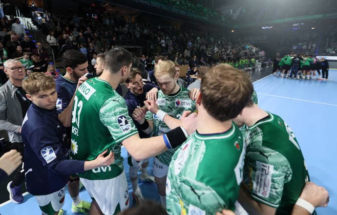 GER HBL Saison 2025 2026 FÜCHSE Berlin vs HSG Wetzlar, 14.12.25, Max-Schmeling-Halle, Berlin, Einschwören, vor dem Spiel, Team FÜCHSE Berlin