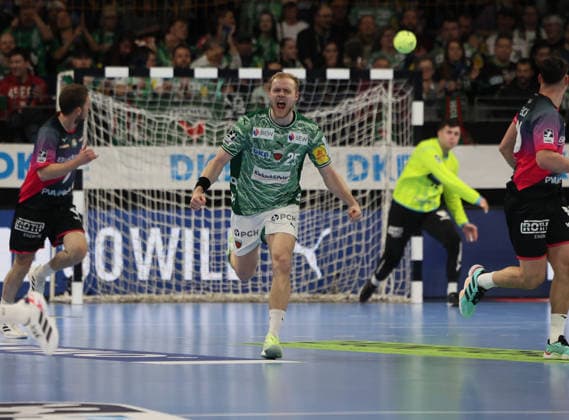 GER HBL Saison 2025 2026 FÜCHSE Berlin vs HSG Wetzlar, 14.12.25, Max-Schmeling-Halle, Berlin, Matthes LANGHOFF (Füchse Berlin 25) jubelt nach Torerfolg, Schrei, Emotion, Faust