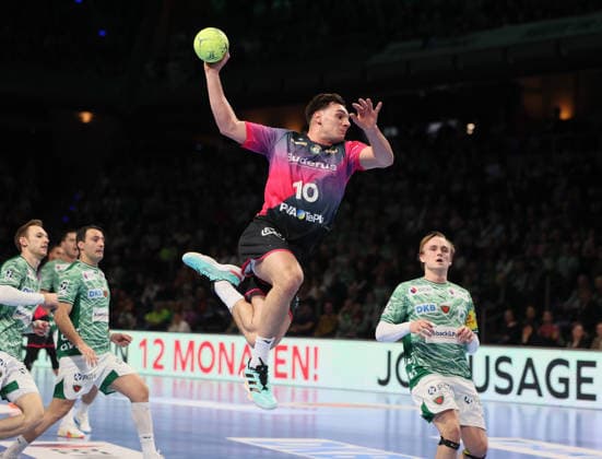 GER HBL Saison 2025 2026 FÜCHSE Berlin vs HSG Wetzlar, 14.12.25, Max-Schmeling-Halle, Berlin, Josip SIMIC (HSG Wetzlar 10)