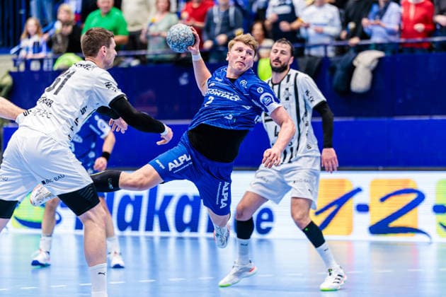 v.l. Hendrik Pekeler (THW Kiel, 61), Lukas Hutecek (TBV Lemgo Lippe, 02), Domagoj Duvnjak (THW Kiel, 04) GER, TBV Lemgo Lippe vs. THW Kiel, Handball, 1. Bundesliga, 17. Spieltag, Spielzeit 2025 2026, 14.12.2025 GER, TBV Lemgo Lippe vs. THW Kiel, Handball, 1. Bundesliga, 17. Spieltag, Spielzeit 2025 2026, 14.12.2025 Lemgo Copyright: xEibner-Pressefoto JanxRollingerx EP_JSK