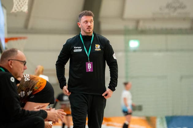 Handball I Frauen I Saison 2025-2026 I 2. Bundesliga I 8. Spieltag I VfL Waiblingen - Bergischer HC I 14.12.2025 Michael Stettner (Trainer, VfL Waiblingen Tigers) Waiblingen Rundsporthalle Baden-Württemberg Deutschland Copyright: xLobeca MaxxPetershansx