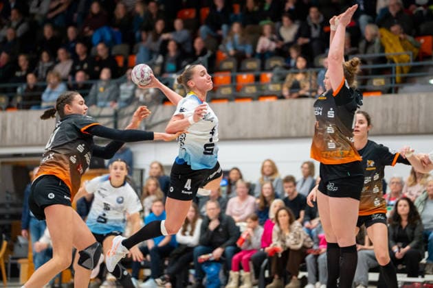 Handball I Frauen I Saison 2025-2026 I 2. Bundesliga I 8. Spieltag I VfL Waiblingen - Bergischer HC I 14.12.2025 Svenja Mann (4, Bergischer HC) im Wurf Waiblingen Rundsporthalle Baden-Württemberg Deutschland Copyright: xLobeca MaxxPetershansx