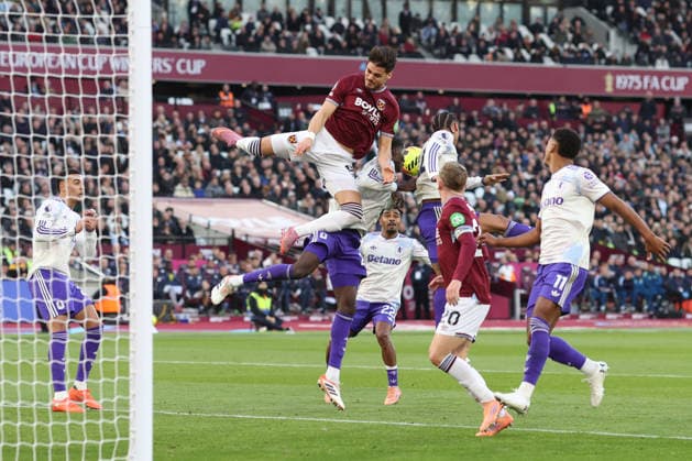West Ham v Aston Villa 14th December 2025, London - Premier League Football - West Ham United v Aston Villa - Konstantinos Mavropanos of West Ham United and Boubacar Kamara of Aston Villa - Photo: Charlotte Wilson Offside. London UK Copyright: xCharlottexWilsonx xOffsidexOffside