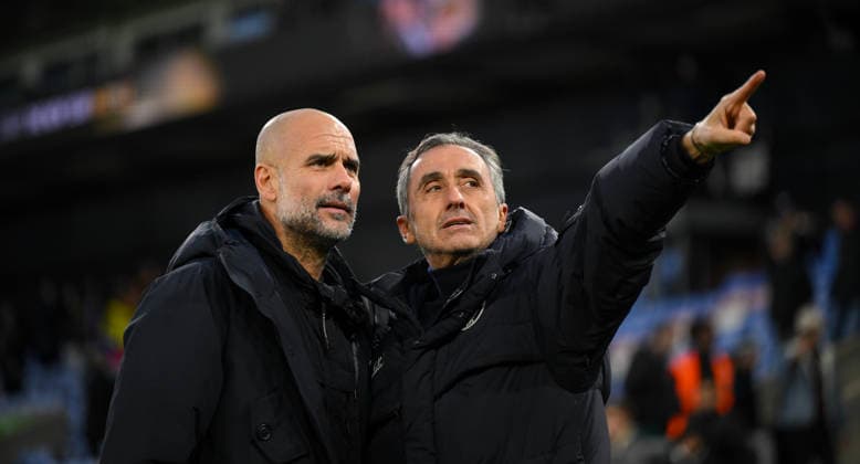 Crystal Palace v Manchester City Premier League Pep Guardiola, manager of Manchester City thanks the fans at the end of the Premier League match at Selhurst Park, London 14 12 2025 UK Newspapers OUT Copyright: xMalcolmxFellx FIL-22637-0054