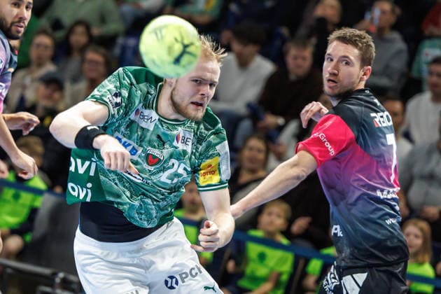 Berlin, 14.12.25, Handball: Bundesliga, Fuechse Berlin - HSG Wetzlar, 17. Spieltag, Max-Schmeling-Halle. Matthes Langhoff (Füchse Berlin) wirft den Ball auf das Tor. Fuechse Berlin - HSG Wetzlar