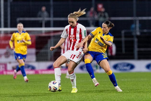 Google Pixel Frauen-Bundesliga, 1. FC Köln - FC Carl Zeiss Jena; 14.12.2025 Zweikampf Pauline Bremer (1. FC Köln, 11), Elena Mühlemann (FC Carl Zeiss Jena, 30) Google Pixel Frauen-Bundesliga, 1. FC Köln - FC Carl Zeiss Jena, Köln, Franz-Kremer-Stadion am 14.12.2025 DFB REGULATIONS PROHIBIT ANY USE OF PHOTOGRAPHS AS IMAGE SEQUENCES AND OR QUASI-VIDEO. Copyright: xBEAUTIFULxSPORTS Wunderlx