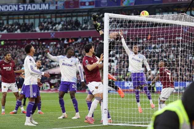 West Ham v Aston Villa 14th December 2025, London - Premier League Football - West Ham United v Aston Villa - Aston Villa goalkeeper Marco Bizot tips the ball over the bar - Photo: Charlotte Wilson Offside. London UK Copyright: xCharlottexWilsonx xOffsidexOffside