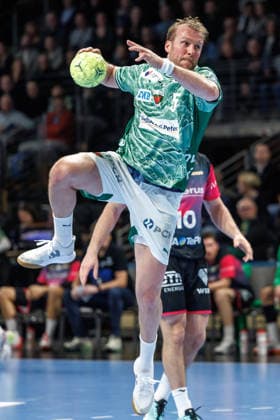 Berlin, 14.12.25, Handball: Bundesliga, Fuechse Berlin - HSG Wetzlar, 17. Spieltag, Max-Schmeling-Halle. Max Darj (Füchse Berlin) wirft den Ball auf das Tor. Fuechse Berlin - HSG Wetzlar