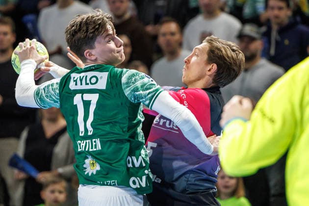 Berlin, 14.12.25, Handball: Bundesliga, Fuechse Berlin - HSG Wetzlar, 17. Spieltag, Max-Schmeling-Halle. Nils Lichtlein (Füchse Berlin) wirft den Ball auf das Tor. Fuechse Berlin - HSG Wetzlar