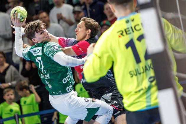 Berlin, 14.12.25, Handball: Bundesliga, Fuechse Berlin - HSG Wetzlar, 17. Spieltag, Max-Schmeling-Halle. Nils Lichtlein (Füchse Berlin) wirft den Ball auf das Tor. Fuechse Berlin - HSG Wetzlar