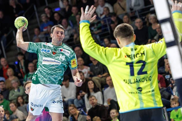 Berlin, 14.12.25, Handball: Bundesliga, Fuechse Berlin - HSG Wetzlar, 17. Spieltag, Max-Schmeling-Halle. Aitor Arino (Füchse Berlin) wirft den Ball auf das Tor. Fuechse Berlin - HSG Wetzlar