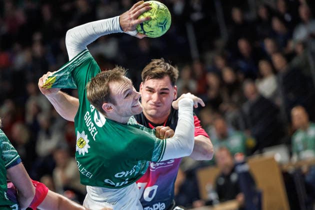 Berlin, 14.12.25, Handball: Bundesliga, Fuechse Berlin - HSG Wetzlar, 17. Spieltag, Max-Schmeling-Halle. Mathias Gidsel (Füchse Berlin) wirft den Ball auf das Tor. Fuechse Berlin - HSG Wetzlar