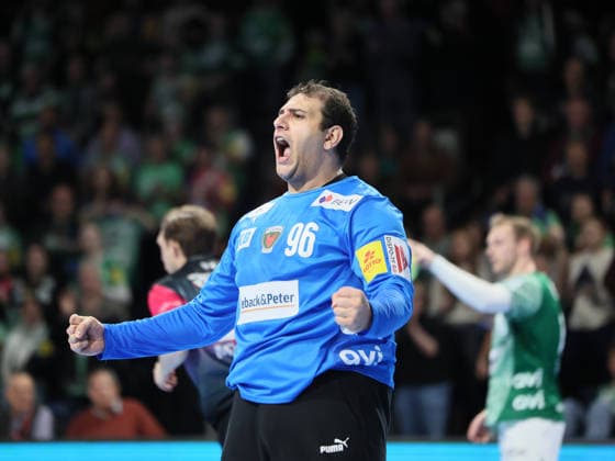 GER HBL Saison 2025 2026 FÜCHSE Berlin vs HSG Wetzlar, 14.12.25, Max-Schmeling-Halle, Berlin, Dejan MILOSAVLJEV (Füchse Berlin 96) jubelt nach erfolgreicher Parade, Schrei, Faust, Emotion