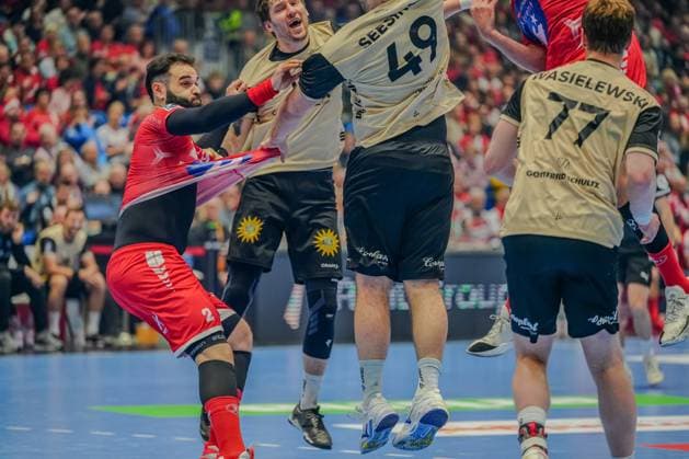 Szene mit Gerdas Babarskas (14; Bergischer HC) und Rubén Marchán (2; MT Melsungen) Gerdas Babarskas (14; Bergischer HC) und Rubén Marchán (2; MT Melsungen) im Zweikampf Copyright: xMichaelxSchäferx