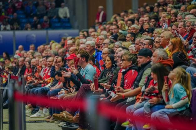 Fan-Szene Fans in der Halle Copyright: xMichaelxSchäferx