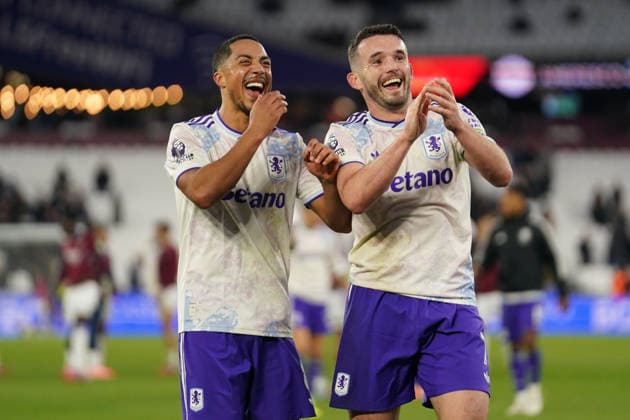 West Ham United v Aston Villa, Premier League Youri Tielemans of Aston Villa and John McGinn of Aston Villa clapping the fans after the West Ham United v Aston Villa Premier League match at the London Stadium, London, England on 14 December 2025 Credit: Dylan Hepworth Every Second Media Editorial use only. All images are copyright Every Second Media Limited. No images may be reproduced without prior permission. All rights reserved. Premier League and Football League images are subject to licensing agreements with Football DataCo Limited. see https: www.football-dataco.com Copyright: xIMAGO EveryxSecondxMediax ESM-1707-0102 DylanxHepworthx xEveryxSecondxMediax