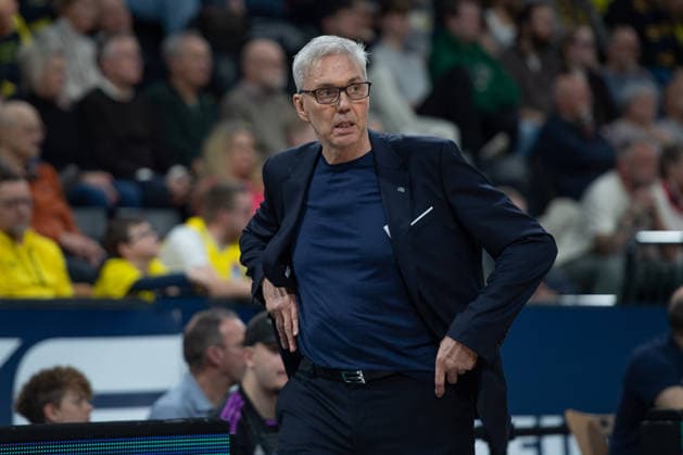 GER, Basketball, easy Credit- BBL, EWE Baskets Oldenburg vs FC Bayern München Basketball 14.12.2025, EWE Arena, Oldenburg, GER, easy Credit-BBL, EWE Baskets Oldenburg vs FC Bayern München Basketball, im Bild Gordon HERBERT ( FC Bayern München Basketball Head-Coach Trainer )