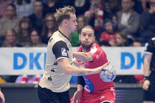 Nico Schoettle (Bergischer HC 8) (am Ball), Olle Forsell Schefvert (MT Melsungen 25) , GER, MT Melsungen - Bergischer HC, Handball, 1. Bundesliga, 17. Spieltag, Saison 2025 2026, 14.12.2025, GER, MT Melsungen - Bergischer HC, Handball, 1. Bundesliga, 17. Spieltag, Saison 2025 2026, 14.12.2025 Kassel Copyright: xEibner-Pressefotox xRolandxSippelx EP_RSL