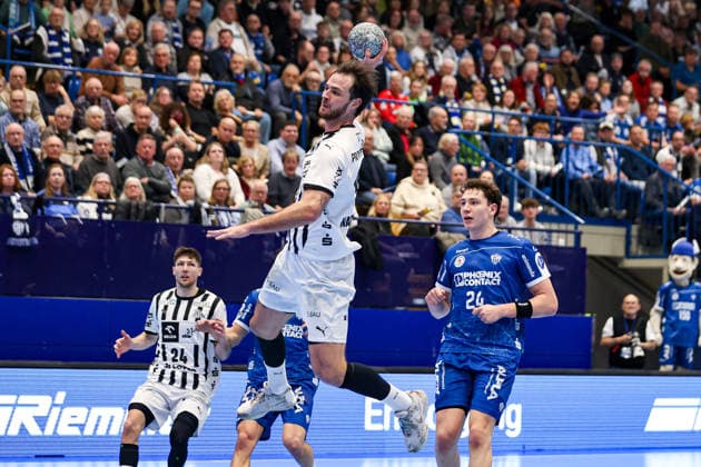 14.12.2025, xKWIx, Handball, Daikin Handball-Bundesliga (Daikin HBL), TBV Lemgo Lippe - THW Kiel, PHOENIX CONTACT arena: Veron NaÄinoviÄ‡ (THW Kiel 93) im Wurf Photo: xKamilxWilkowskixPressefotoKochx NRW Deutschland