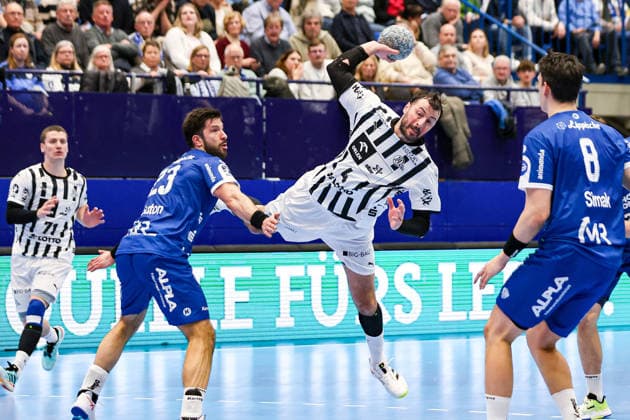 14.12.2025, xKWIx, Handball, Daikin Handball-Bundesliga (Daikin HBL), TBV Lemgo Lippe - THW Kiel, PHOENIX CONTACT arena: Domagoj Duvnjak (THW Kiel 4) beim Wurf Photo: xKamilxWilkowskixPressefotoKochx NRW Deutschland