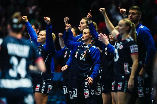 Women s Handball World Championship 2025 Germany Norway Rotterdam, Netherlands 20251214 The Norwegian team celebrates a goal during the final of the Women s Handball World Championship between Germany and Norway at Ahoy Arena Photo Beate Oma Dahle NTB Rotterdam Netherlands EDITORIAL USE ONLY RESTRICTED USE FOR BETTING COMPANIES  Copyright: xBeatexOmaxDahlex xNTBx