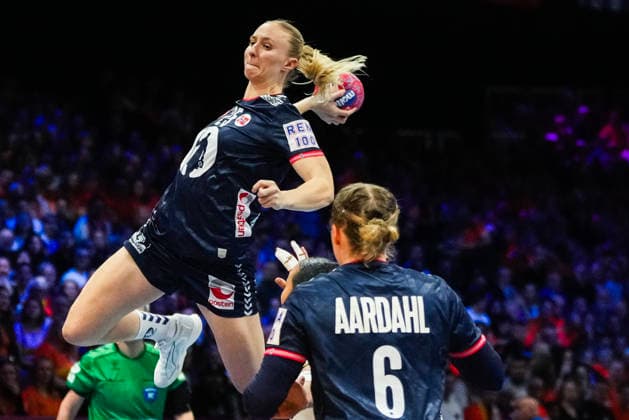 Women s Handball World Championship 2025 Germany Norway Rotterdam, Netherlands 20251214 Norway s Henny Ella Reistad and Maren Aardahl during the final of the Women s Handball World Championship between Germany and Norway at Ahoy Arena Photo Beate Oma Dahle NTB Rotterdam Netherlands EDITORIAL USE ONLY RESTRICTED USE FOR BETTING COMPANIES  Copyright: xBeatexOmaxDahlex xNTBx