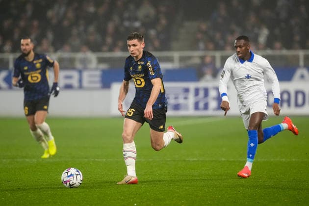 AJ Auxerre v Lille OSC - Ligue 1 McDonald s 2025 2026 15 Romain PERRAUD (losc) during the Ligue 1 McDonald s match between Auxerre and Lille at Stade Abbe Deschamps on December 14, 2025 in Auxerre, France. Auxerre France  Copyright: xFEPx 776348229