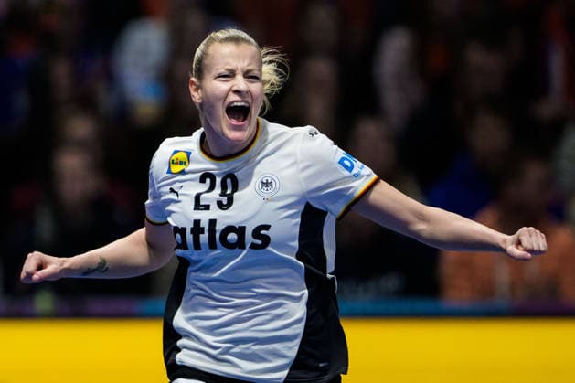 251214 Antje Döll of Germany celebrates during the IHF Women s World Championship, WM, Weltmeisterschaft final between Germany and Norway on December 14, 2025 in Rotterdam. Photo: Joel Marklund BILDBYRAN kod JM JM0758 bbeng handball handboll handball vm handball-vm handbolls-vm ihf handball world championship world handball championship 2025 world championship 2025 final tyskland norway norge germany dam jubel Copyright: JOELxMARKLUND BB251214JM036