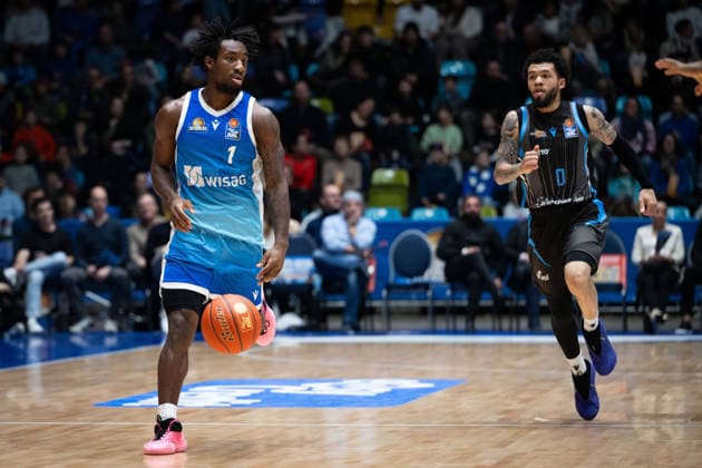 Isaiah Swope (Frankfurt Skyliners, 01), Tavian Dunn-Martin (Science City Jena, 0) GER, BBL, Frankfurt Skyliners vs. Science City Jena, SV Basketball, 1. Bundesliga, 10 Spieltag, Saison 2025 2026 14.12.2025 Eibner-Pressefoto Attila Ziga GER, BBL, Frankfurt Skyliners vs. Science City Jena, SV Basketball, 1. Bundesliga, 10 Spieltag, Saison 2025 2026 14.12.2025 Frankfurt am Main Copyright: xEibner-Pressefotox EP_AZA