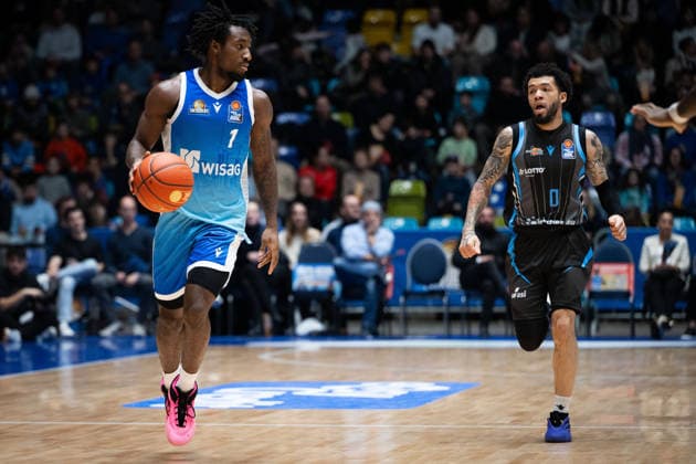 Isaiah Swope (Frankfurt Skyliners, 01), Tavian Dunn-Martin (Science City Jena, 0) GER, BBL, Frankfurt Skyliners vs. Science City Jena, SV Basketball, 1. Bundesliga, 10 Spieltag, Saison 2025 2026 14.12.2025 Eibner-Pressefoto Attila Ziga GER, BBL, Frankfurt Skyliners vs. Science City Jena, SV Basketball, 1. Bundesliga, 10 Spieltag, Saison 2025 2026 14.12.2025 Frankfurt am Main Copyright: xEibner-Pressefotox EP_AZA