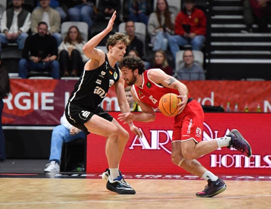 14.12.2025 - Basketball - Saison 2025 2026 - 2. Bundesliga Pro-A - 12. Spieltag: Nürnberg Falcons Basketball Club NBC - Artland Dragons - OGo - xogox - Tom Stoiber (28, Nürnberg Falcons BC NBC ) Benjamin Forrest Burnham (25, Artland Dragons )