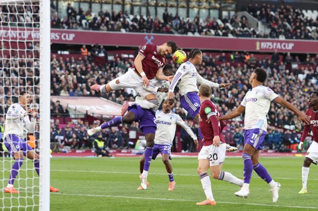 West Ham v Aston Villa 14th December 2025, London - Premier League Football - West Ham United v Aston Villa - Konstantinos Mavropanos of West Ham United and Boubacar Kamara of Aston Villa go up for a header - Photo: Charlotte Wilson Offside. London UK Copyright: xCharlottexWilsonx xOffsidexOffside
