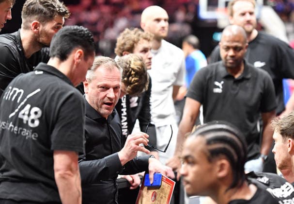 14.12.2025 - Basketball - Saison 2025 2026 - 2. Bundesliga Pro-A - 12. Spieltag: Nürnberg Falcons Basketball Club NBC - Artland Dragons - OGo - xogox - Ralph Junge ( Trainer Headcoach Nürnberg Falcons BC NBC ) vor Spielbeginn