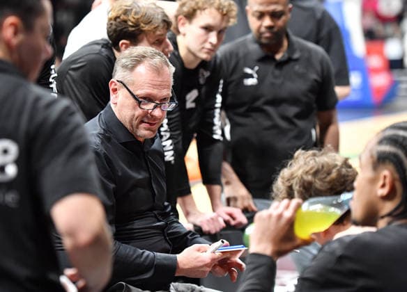 14.12.2025 - Basketball - Saison 2025 2026 - 2. Bundesliga Pro-A - 12. Spieltag: Nürnberg Falcons Basketball Club NBC - Artland Dragons - OGo - xogox - Ralph Junge ( Trainer Headcoach Nürnberg Falcons BC NBC ) vor Spielbeginn