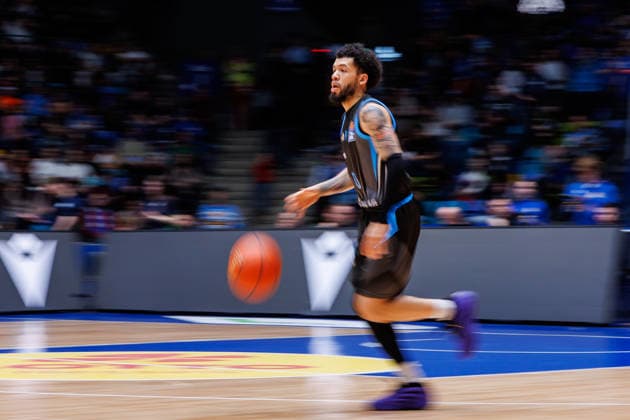 easycredit BBL, Frankfurt Skyliners - Science City Jena, 14.12.2025 Tavian Dunn-Martin (Science City Jena, 0) im Spielaufbau Spiel der easycredit BBL Frankfurt Skyliners - Science City Jena; am 10. Spieltag der Saison 25 26 in der Süwag Energie ARENA am 14.12.2025 Copyright: xBEAUTIFULxSPORTS Hahnex