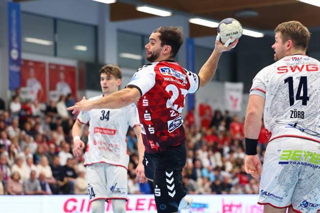Torwurf von Bjoern Zintel (HSG Nordhorn-Lingen, 23) GER, TV Huettenberg vs HSG Nordhorn-Lingen, 2. Handball-Bundesliga, 15. Spieltag, Spielzeit 2025 2026, 14.12.2025 GER, TV Huettenberg vs HSG Nordhorn-Lingen, 2. Handball-Bundesliga, 15. Spieltag, Spielzeit 2025 2026, 14.12.2025 Huettenberg Copyright: xEibner-Pressefoto RenexWeissx EP_RWS