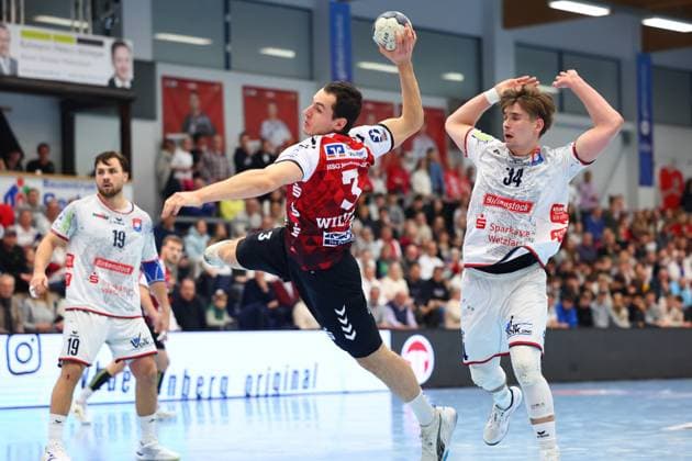 Torwurf von Christian Wilhelm (HSG Nordhorn-Lingen, 03) GER, TV Huettenberg vs HSG Nordhorn-Lingen, 2. Handball-Bundesliga, 15. Spieltag, Spielzeit 2025 2026, 14.12.2025 GER, TV Huettenberg vs HSG Nordhorn-Lingen, 2. Handball-Bundesliga, 15. Spieltag, Spielzeit 2025 2026, 14.12.2025 Huettenberg Copyright: xEibner-Pressefoto RenexWeissx EP_RWS