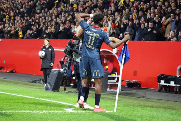 FOOTBALL : RC Lens vs OGC Nice - Ligue 1 J16 - 14 12 2025 Joie des joueurs de Lens apres le but de Odsonne EDOUARD (RC Lens) lors du match RC Lens vs OGC Nice, Ligue 1 J16, stade Bollaert-Delelis, le 14 dÃ cembre 2025 - photo Laurent Sanson PsnewZ  Copyright: xLaurentxSANSONx xPsnewZx