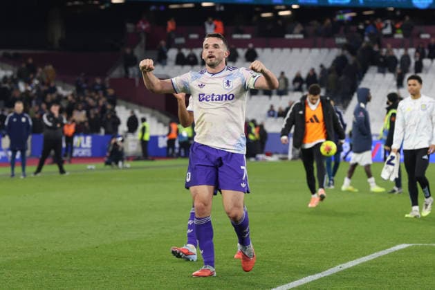 John McGinn of Aston Villa applauds the fans during the Premier League match between West Ham and Aston Villa at London Stadium in London, England (Photo by Alexander Canillas Sports Press Photo) Copyright: xAlexanderxCanillas SPPx Sportspressphoto_SPR73683