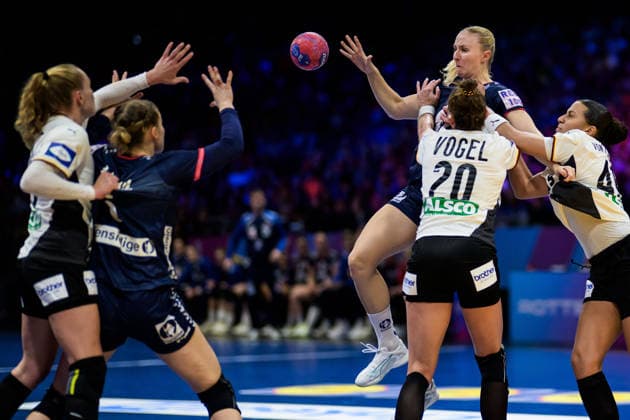 251214 Maren Nyland Aardahl and Henny Ella Reistad of Norway during the IHF Women s World Championship, WM, Weltmeisterschaft final between Germany and Norway on December 14, 2025 in Rotterdam. Photo: Joel Marklund BILDBYRAN kod JM JM0758 bbeng handball handboll handball vm handball-vm handbolls-vm ihf handball world championship world handball championship 2025 world championship 2025 final tyskland norway norge germany dam Copyright: JOELxMARKLUND BB251214JM044