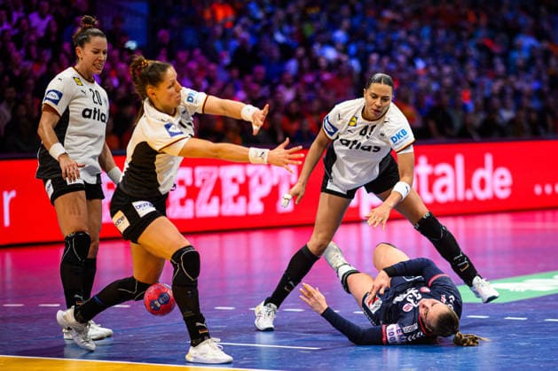 ROTTERDAM, NETHERLANDS - 14 DECEMBER, 2025: Aimee von Pereira, Deila Thale Rushfeldt - Final match, Women s Handball World Championship, WM, Weltmeisterschaft 2025 Germany - Norway at Ahoy Arena.  Copyright: xVitaliixKliuievx
