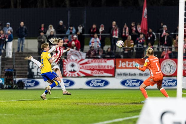 Google Pixel Frauen-Bundesliga, 1. FC Köln - FC Carl Zeiss Jena; 14.12.2025 Sandra Maria Jessen (1. FC Köln, 6) versucht es per Kopfball Google Pixel Frauen-Bundesliga, 1. FC Köln - FC Carl Zeiss Jena, Köln, Franz-Kremer-Stadion am 14.12.2025 DFB REGULATIONS PROHIBIT ANY USE OF PHOTOGRAPHS AS IMAGE SEQUENCES AND OR QUASI-VIDEO. Copyright: xBEAUTIFULxSPORTS Wunderlx