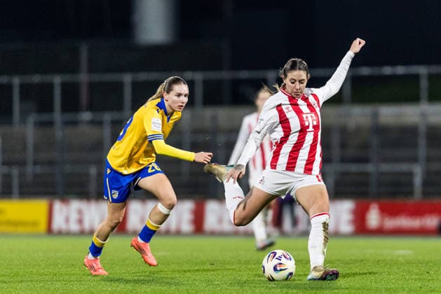 Google Pixel Frauen-Bundesliga, 1. FC Köln - FC Carl Zeiss Jena; 14.12.2025 Zoe Hasenauer (1. FC Köln, 16) schießt Google Pixel Frauen-Bundesliga, 1. FC Köln - FC Carl Zeiss Jena, Köln, Franz-Kremer-Stadion am 14.12.2025 DFB REGULATIONS PROHIBIT ANY USE OF PHOTOGRAPHS AS IMAGE SEQUENCES AND OR QUASI-VIDEO. Copyright: xBEAUTIFULxSPORTS Wunderlx