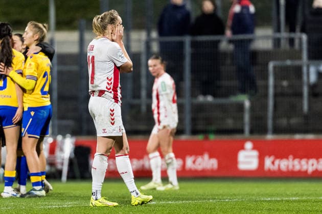 Google Pixel Frauen-Bundesliga, 1. FC Köln - FC Carl Zeiss Jena; 14.12.2025 Pauline Bremer (1. FC Köln, 11) frustriert nach Abpfiff Google Pixel Frauen-Bundesliga, 1. FC Köln - FC Carl Zeiss Jena, Köln, Franz-Kremer-Stadion am 14.12.2025 DFB REGULATIONS PROHIBIT ANY USE OF PHOTOGRAPHS AS IMAGE SEQUENCES AND OR QUASI-VIDEO. Copyright: xBEAUTIFULxSPORTS Wunderlx